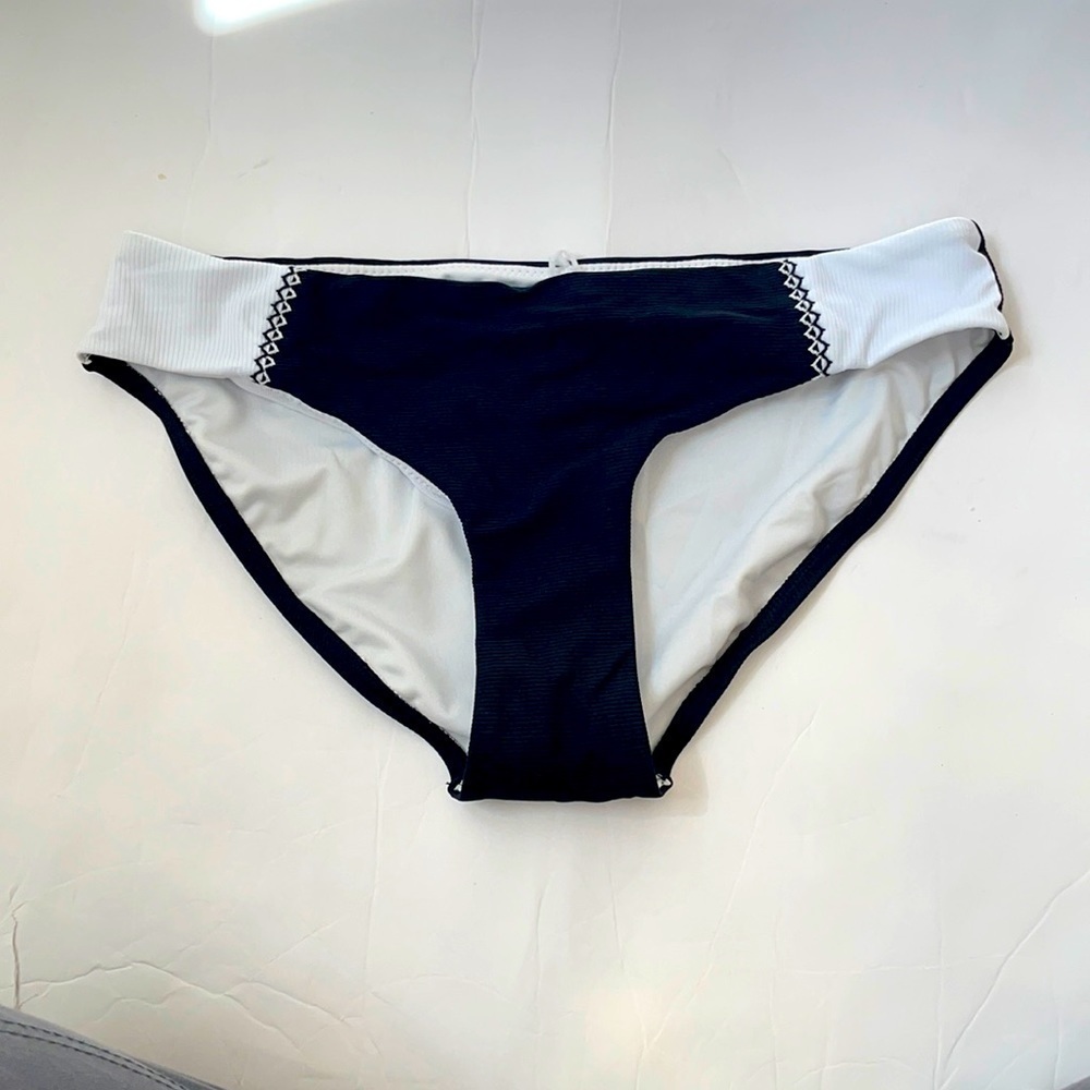 Sea Level Australia black white colorblock ribbed bikini bottoms 8 NWOT